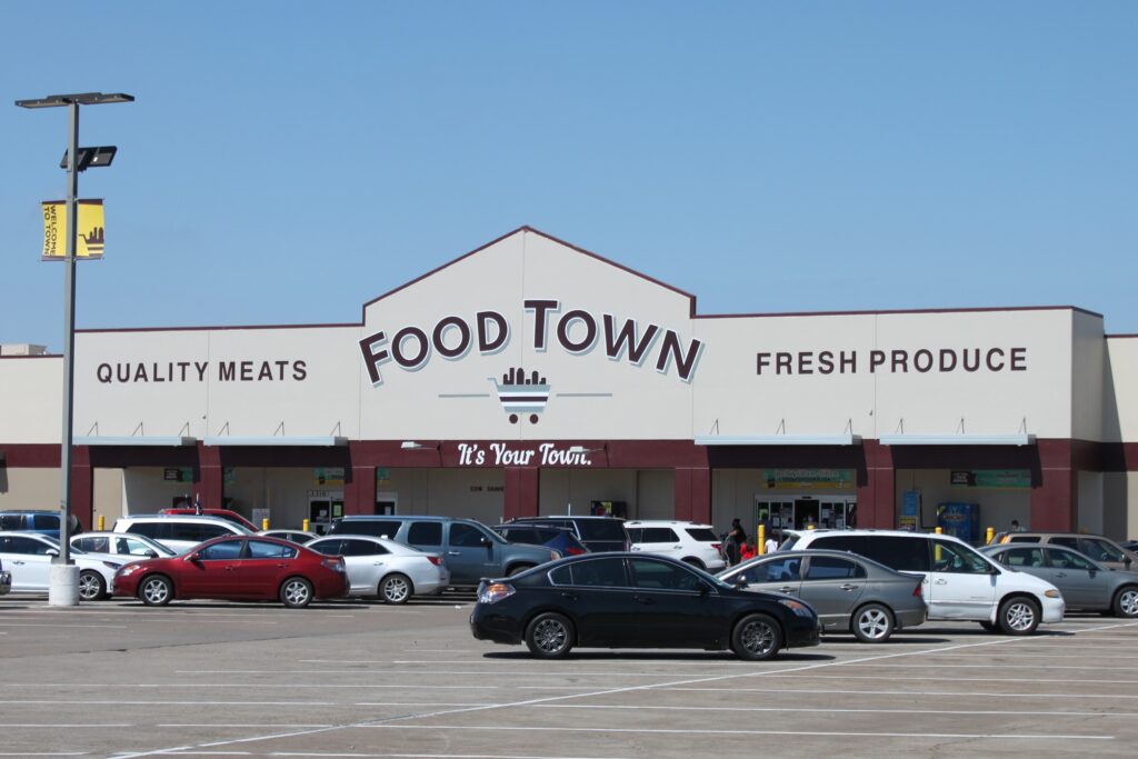 Food Town grocery store exterior and parking lot